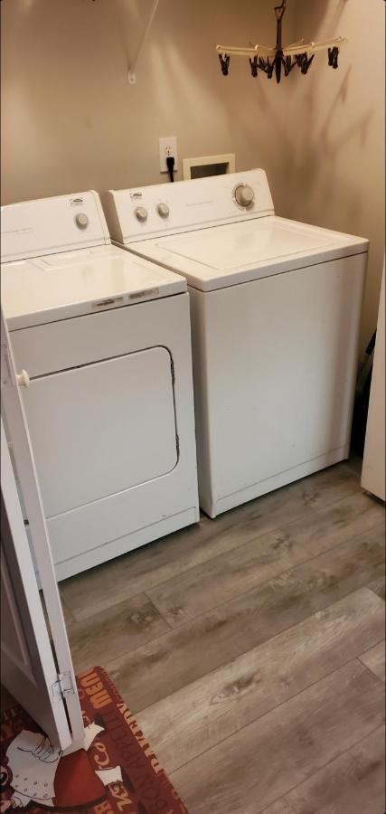 Central Pointe Pad Ривърдейл Екстериор снимка